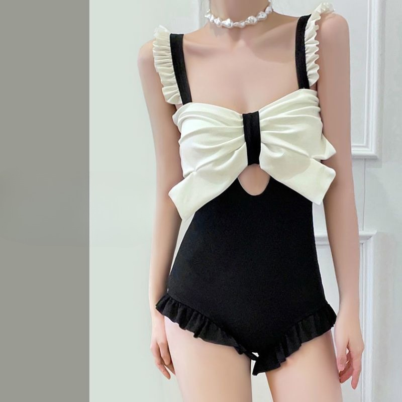 Traje de Baño Elegante de Una  - Costumes reseña y precio