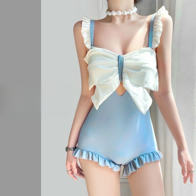 Traje de Baño Elegante de Una  - Costumes reseña y precio